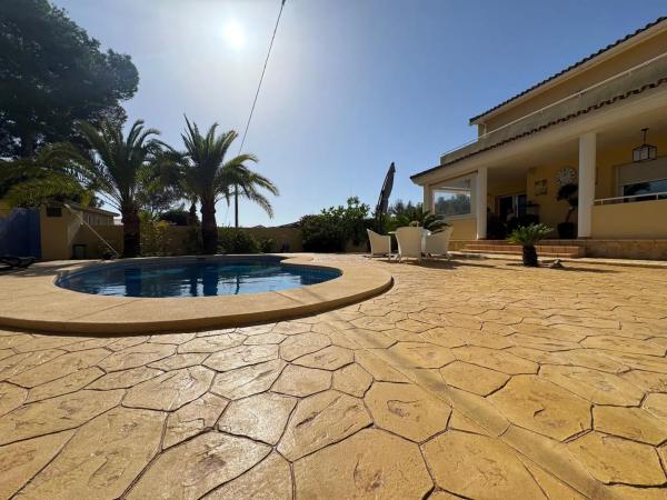 Casa independiente en calle Oroval s/n