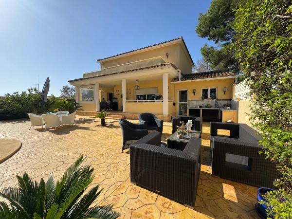 Casa independiente en calle Oroval s/n