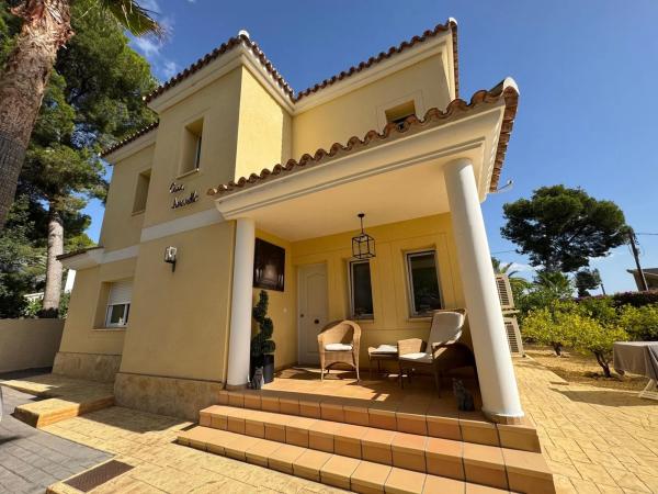 Casa independiente en calle Oroval s/n