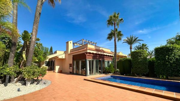 Casa independiente en Urbanizacion Coblanca