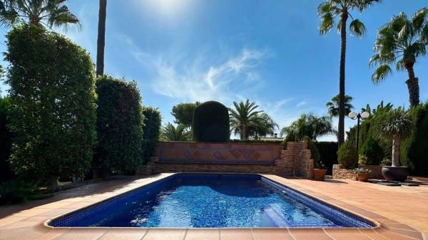 Casa independiente en Urbanizacion Coblanca