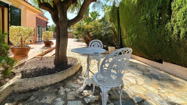 Casa independiente en Urbanizacion Coblanca