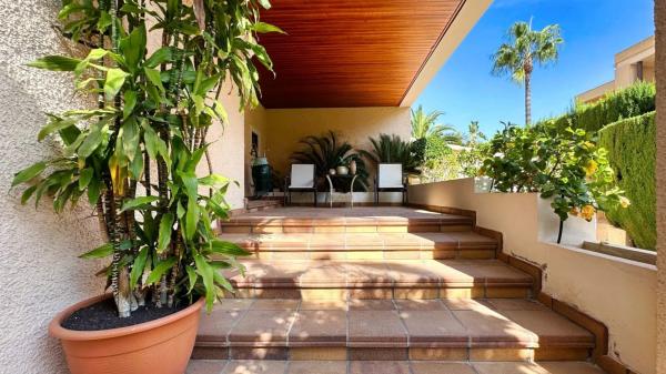 Casa independiente en Urbanizacion Coblanca