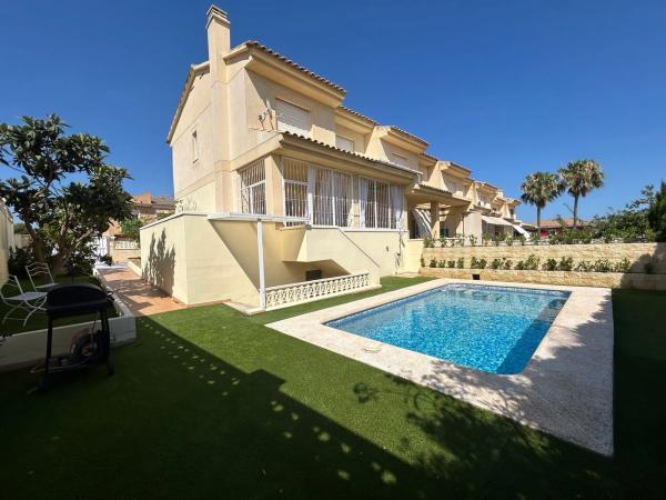 Chalet adosado en calle Murillo, 23