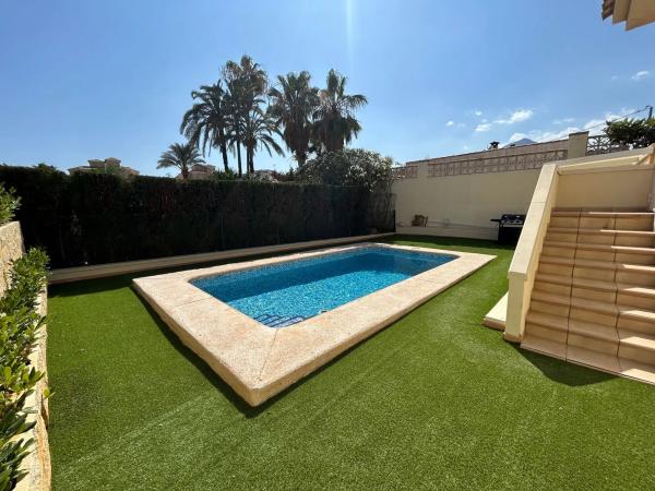 Chalet adosado en calle Murillo, 23