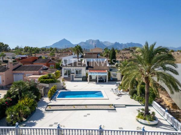 Casa independiente en calle Miramar, 59