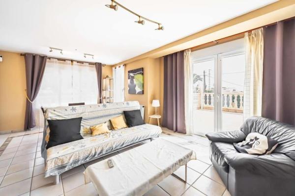 Casa independiente en calle Ametllers