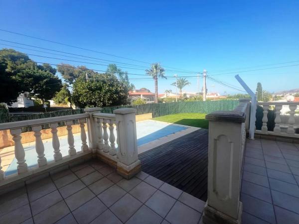 Casa independiente en calle Ametllers