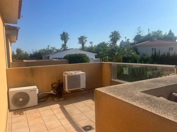 Casa independiente en calle Ametllers