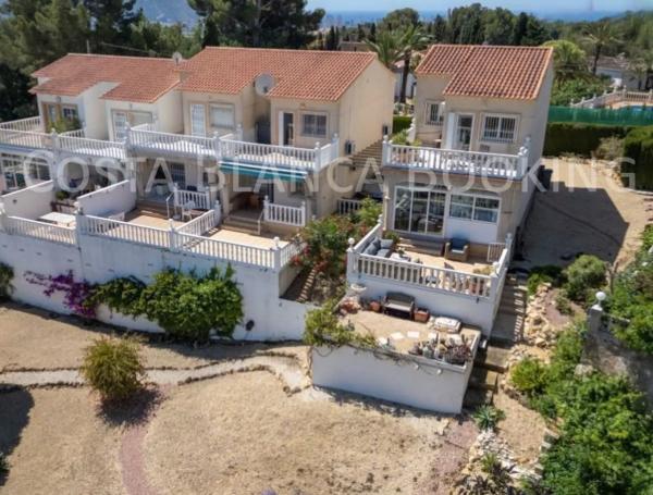 Chalet pareado en calle Acacies