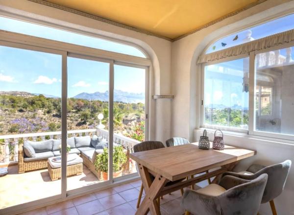 Chalet pareado en calle Acacies