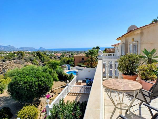 Chalet pareado en calle Acacies