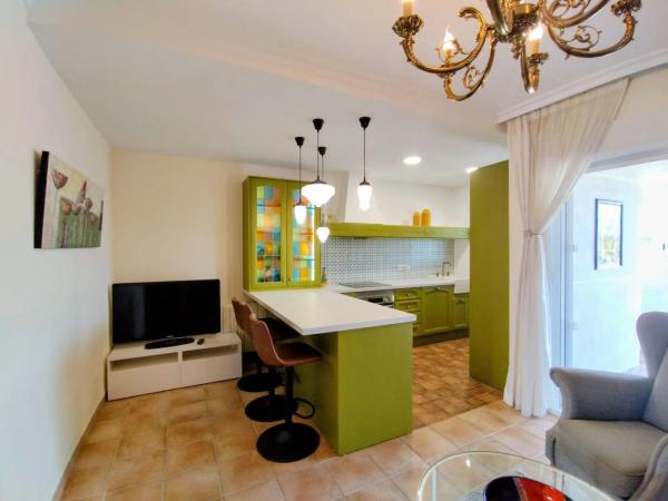 Chalet pareado en calle Acacies