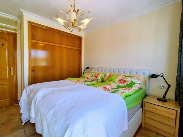 Chalet pareado en calle Acacies