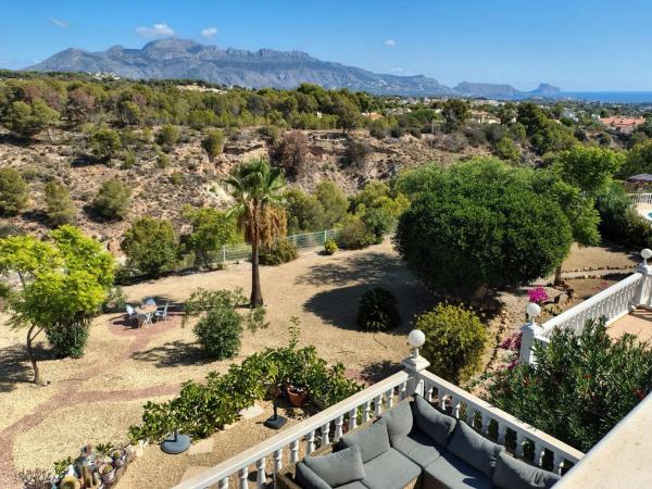 Chalet pareado en calle Acacies