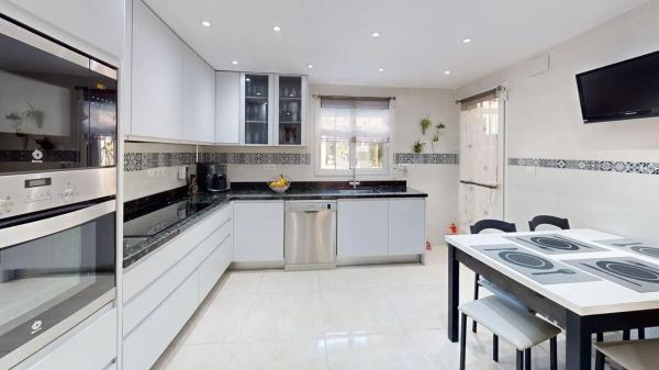 Chalet pareado en calle Joan Miro