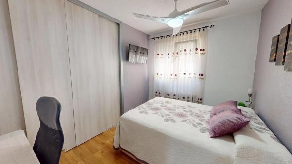 Chalet pareado en calle Joan Miro