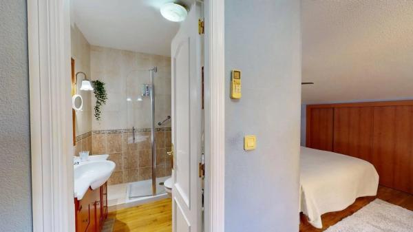 Chalet pareado en calle Joan Miro