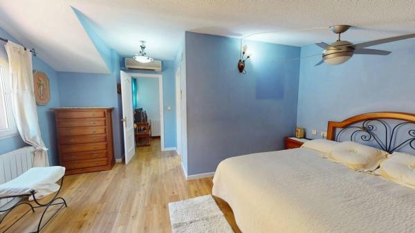 Chalet pareado en calle Joan Miro