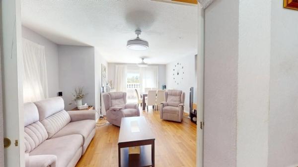 Chalet pareado en calle Joan Miro