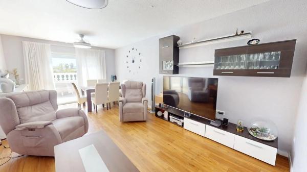 Chalet pareado en calle Joan Miro