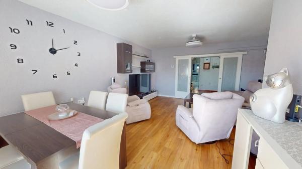 Chalet pareado en calle Joan Miro