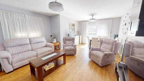 Chalet pareado en calle Joan Miro