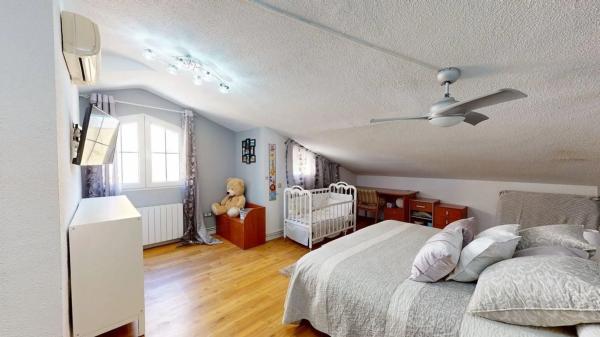 Chalet pareado en calle Joan Miro