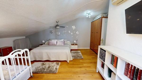 Chalet pareado en calle Joan Miro