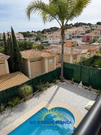 Casa independiente en calle Serra de Mariola