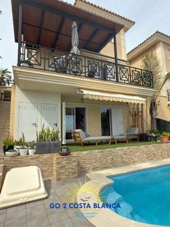 Casa independiente en calle Serra de Mariola