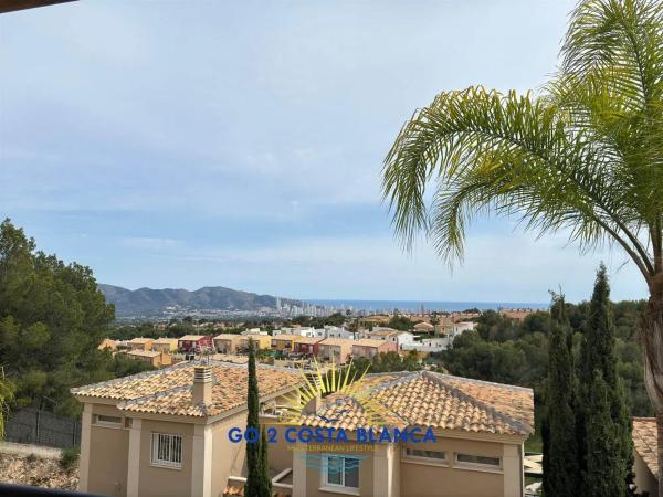 Casa independiente en calle Serra de Mariola