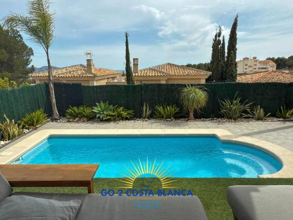 Casa independiente en calle Serra de Mariola