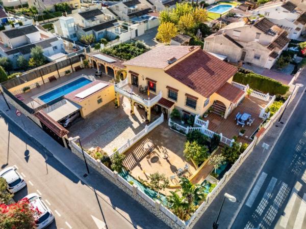 Casa independiente en avenida de Coloma