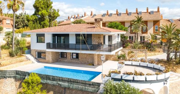 Casa independiente en calle Carrascar de Parcent