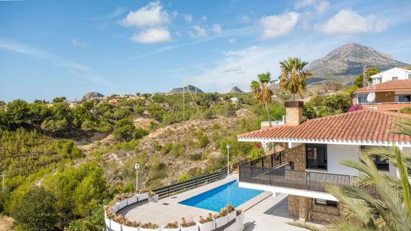 Casa independiente en calle Carrascar de Parcent