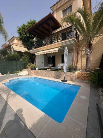 Casa independiente en calle Serra de Mariola, 53