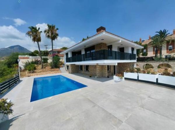 Casa independiente en calle Carrascar de Parcent