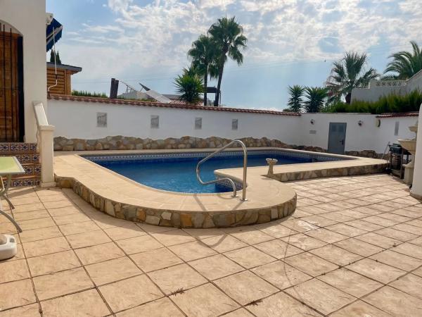 Chalet pareado en calle Bruselas, 58