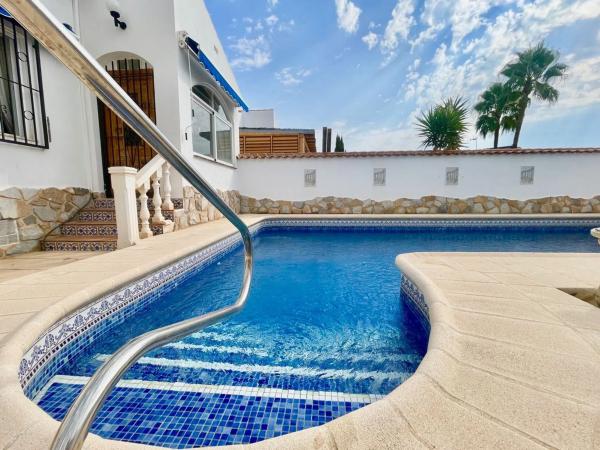 Chalet pareado en calle Bruselas, 58