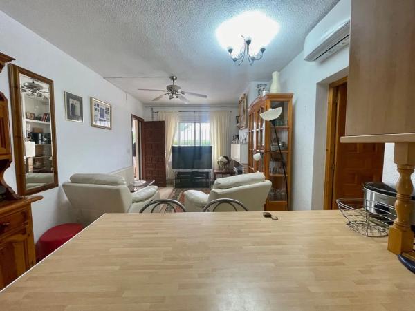 Chalet pareado en calle Bruselas, 58