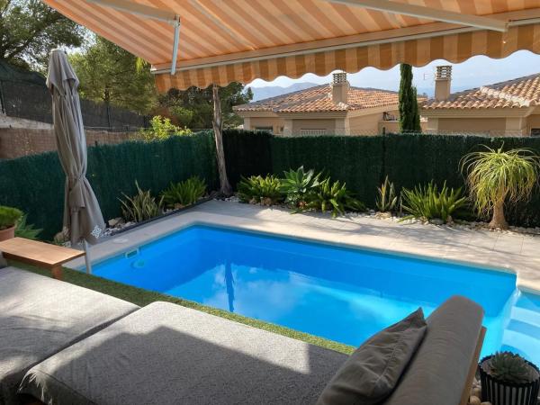 Chalet pareado en calle Serra de Mariola