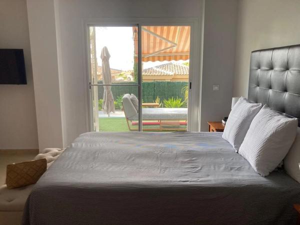 Chalet pareado en calle Serra de Mariola