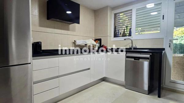 Casa independiente en calle Serra de Mariola