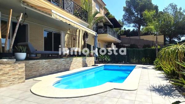 Casa independiente en calle Serra de Mariola