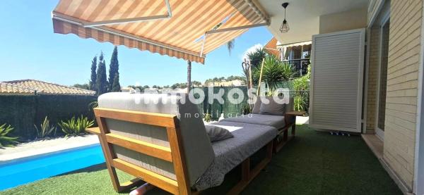 Casa independiente en calle Serra de Mariola