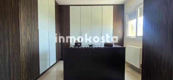 Casa independiente en calle Serra de Mariola