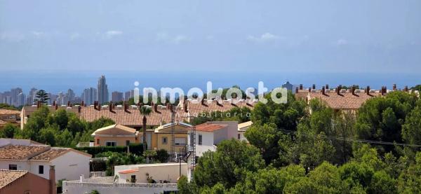 Casa independiente en calle Serra de Mariola