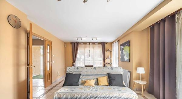 Casa independiente en almendros, 10