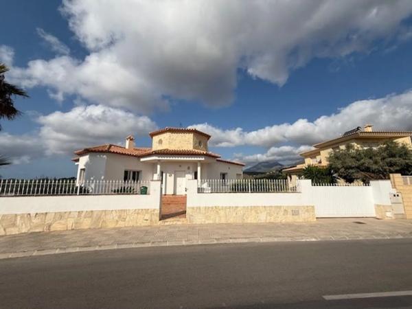 Casa independiente en calle Oslo, 3